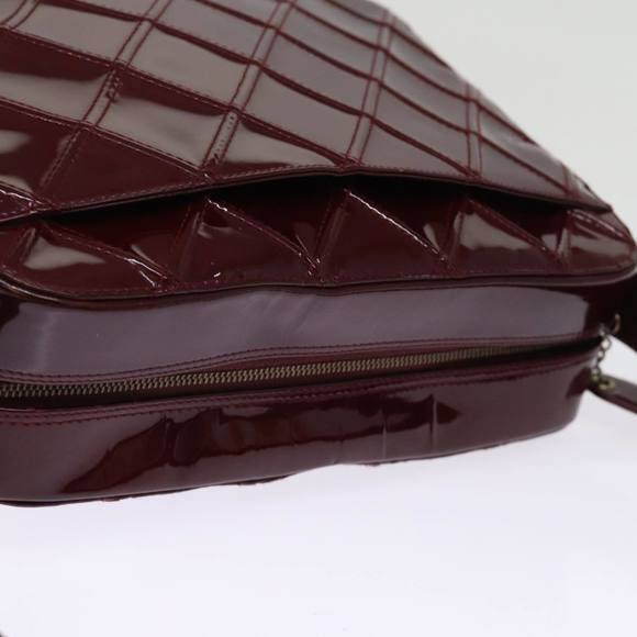 CHANEL Matelasse Shoulder Bag Enamel Red CC Auth bs14514 - Picture 7 of 16